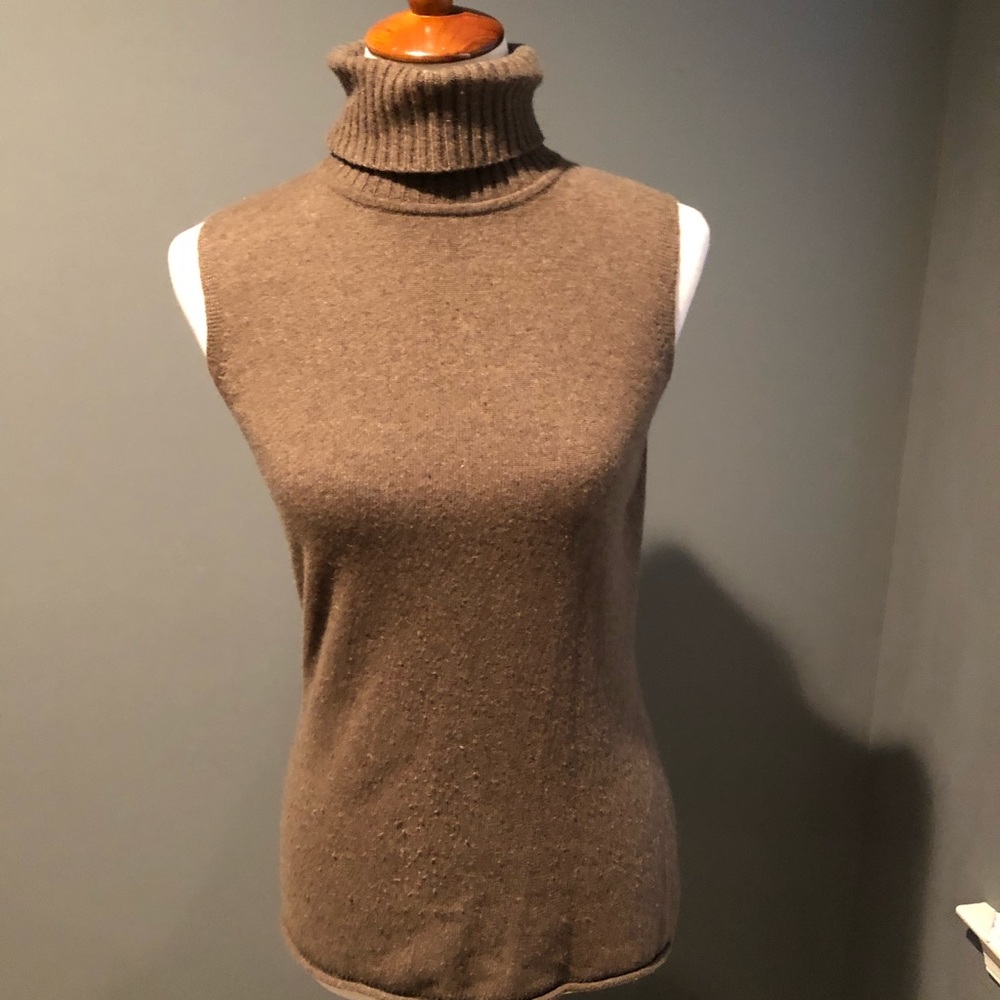 100% Cashmere Lafayette 148 sleeveless turtleneck